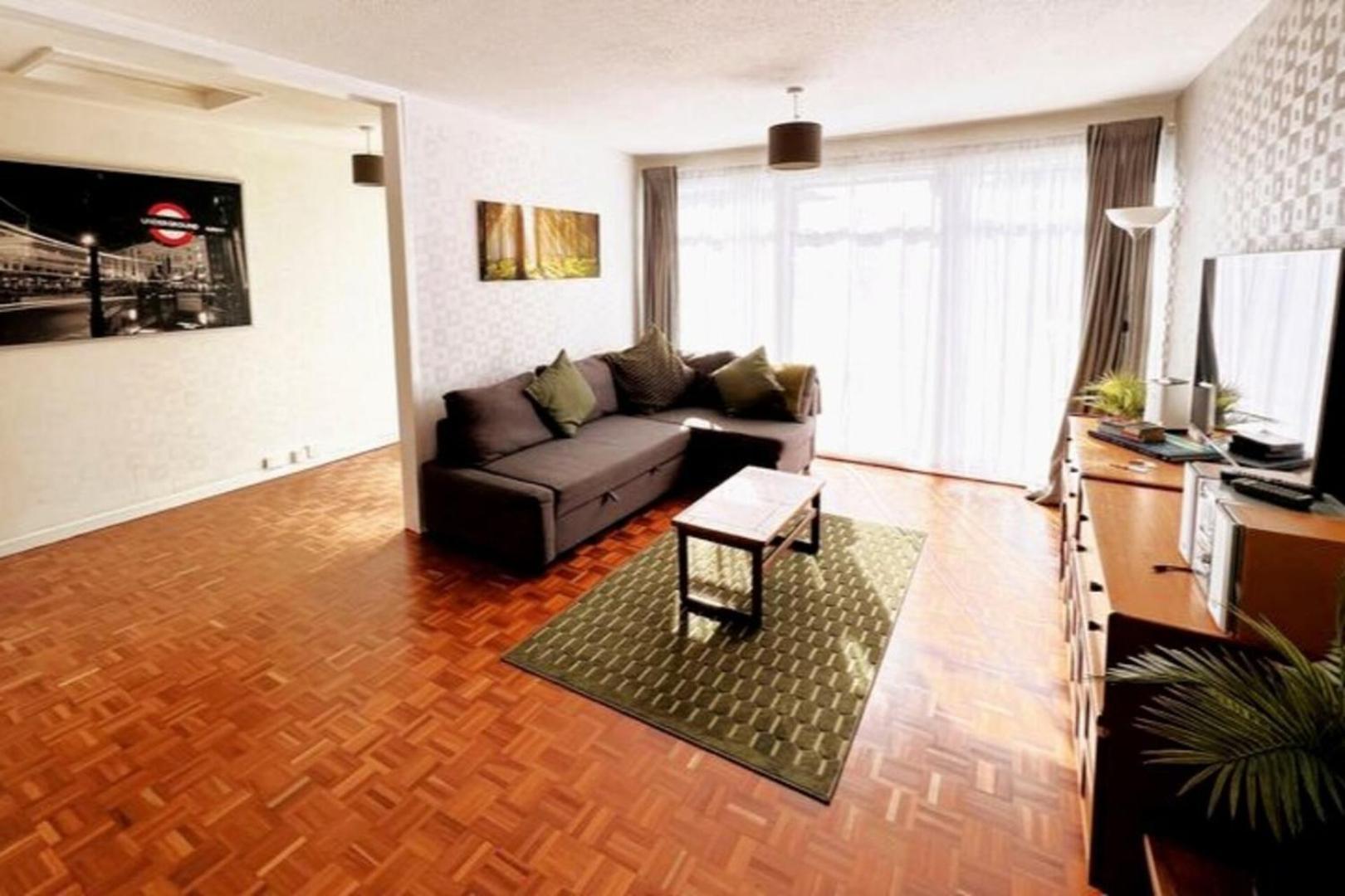 Spacious Family Bungalow With Garden For Up To 7 เอปซอม ภายนอก รูปภาพ
